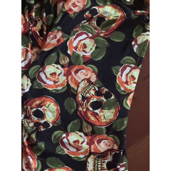 Womans  TALL & CURVY  LULAROE Leggings Halloween roses  Skulls peach plus - Picture 1 of 1